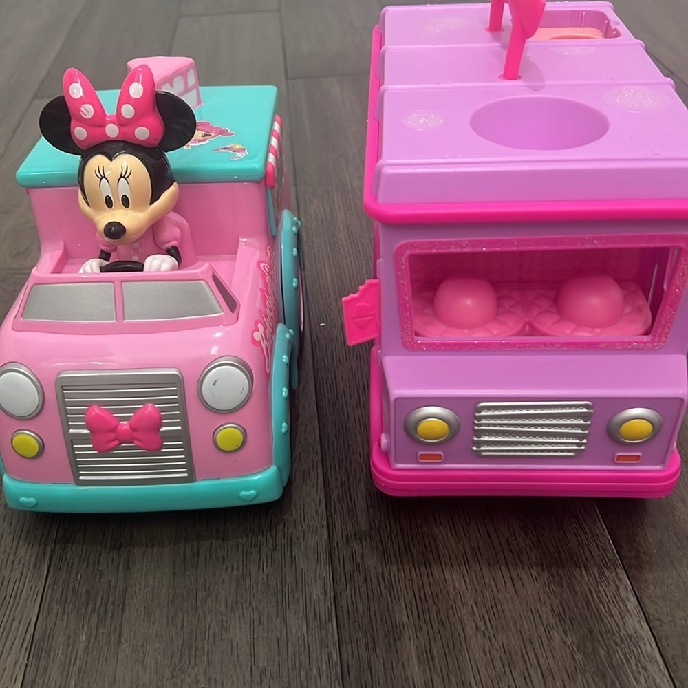 Minnie mouse bake shop truck and ice cream truck of other brand - Picture 2 of 9